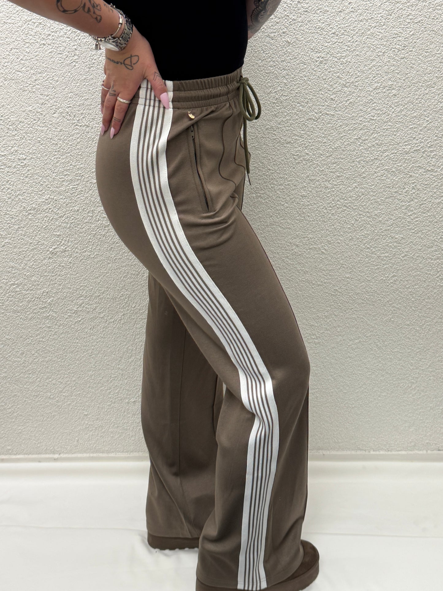 Wide Leg Jogger Beige