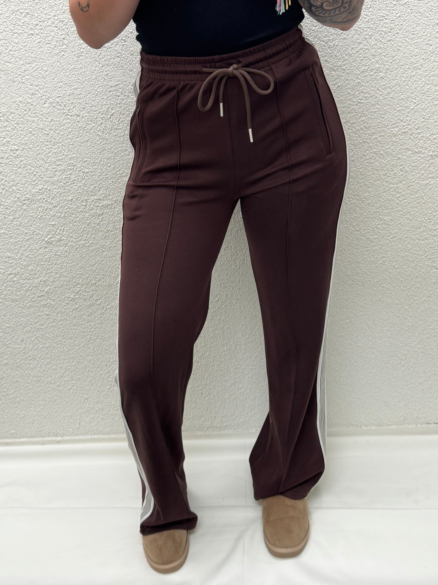 Wide Leg Jogger Bruin