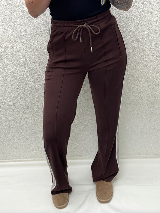 Wide Leg Jogger Bruin