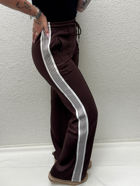 Wide Leg Jogger Bruin